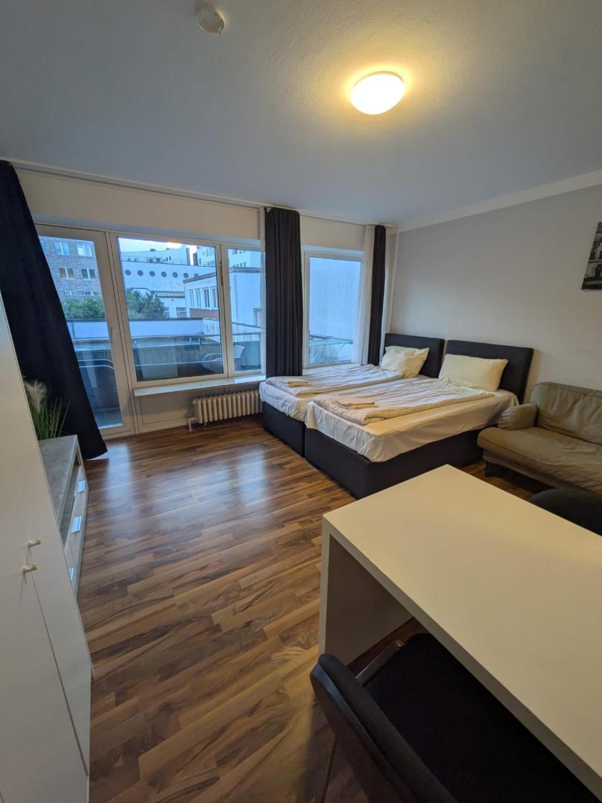 1,5-Zimmer Apartment Mit Balkon Am Hauptbahnhof 新明斯特 外观 照片